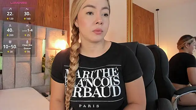 Saori newman online show from 10, 9, 2025