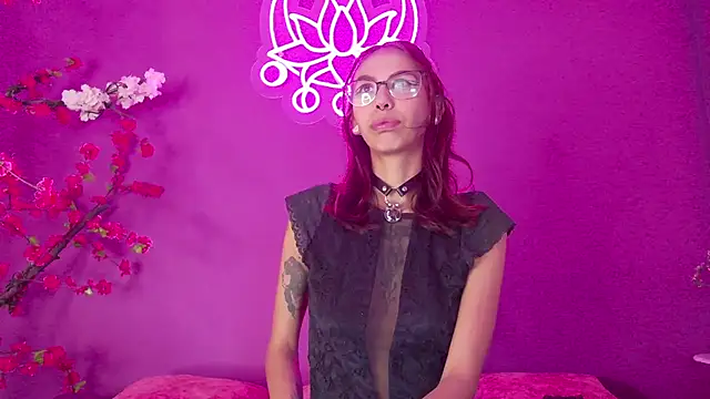 Lunamistyc online show from 4, 3, 2025