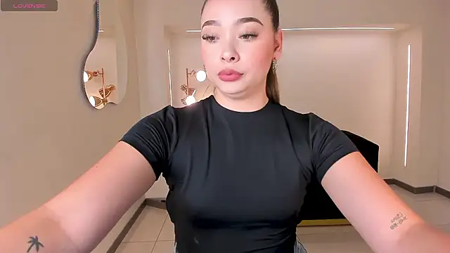 Snapshot of AlinaKravitz chatting on 2, 3, 2026 AlinaKravitz online show from 2, 3, 2026