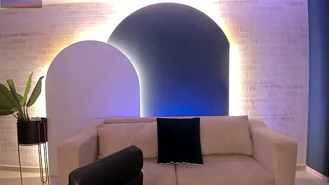 Snapshot of AlinaKravitz chatting on 9, 2, 2026 AlinaKravitz online show from 9, 2, 2026