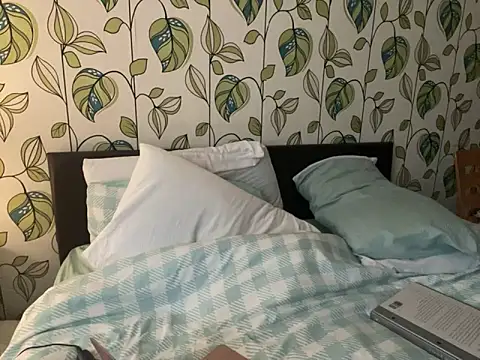 iveedie017 online show from 5, 12, 2024