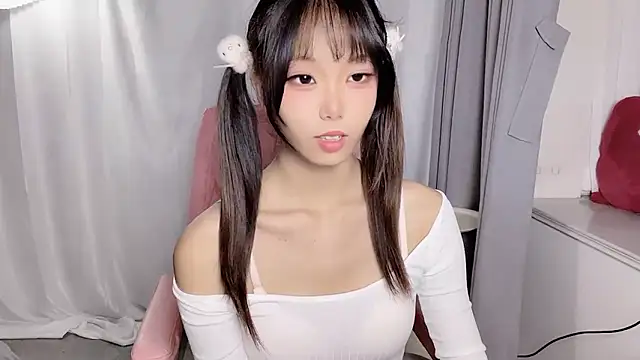 Snapshot of Z-long chatting on 6, 11, 2025 Z-long online show from 6, 11, 2025