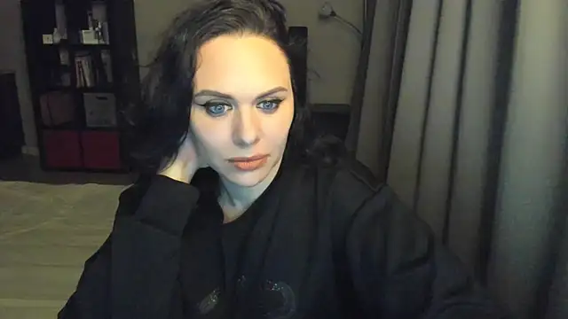 MollyCheiz online show from 5, 3, 2025