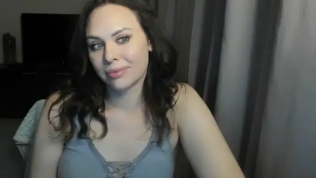 MollyCheiz online show from 15, 4, 2026