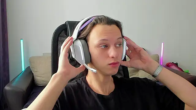 Ostin meow online show from 4, 3, 2026