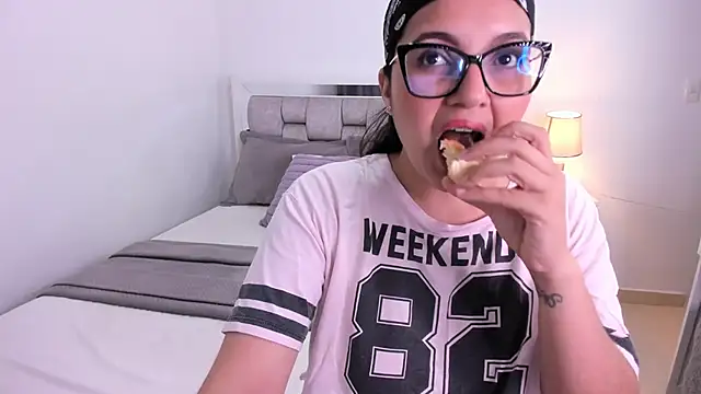 Camilaa bueno online show from 14, 4, 2026