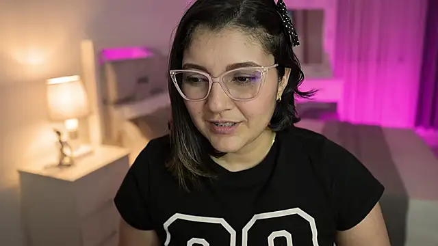 Camilaa bueno online show from 12, 1, 2025