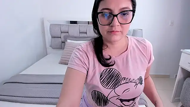 Snapshot of Camilaa_bueno chatting on 1, 7, 2026 Camilaa bueno online show from 1, 7, 2026