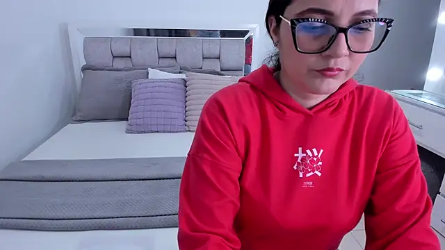 Camilaa bueno online show from 4, 6, 2026