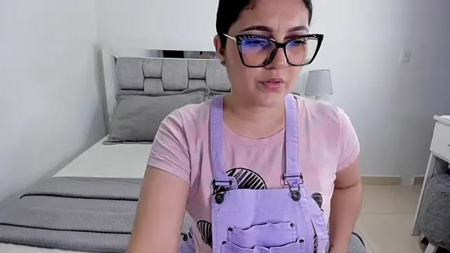 Snapshot of Camilaa_bueno chatting on 14, 7, 2026 Camilaa bueno online show from 14, 7, 2026