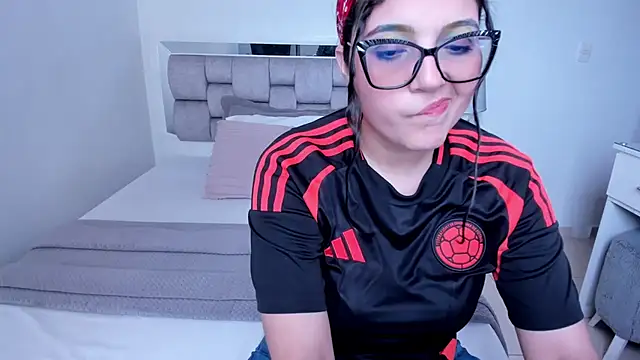 Snapshot of Camilaa_bueno chatting on 3, 7, 2026 Camilaa bueno online show from 3, 7, 2026