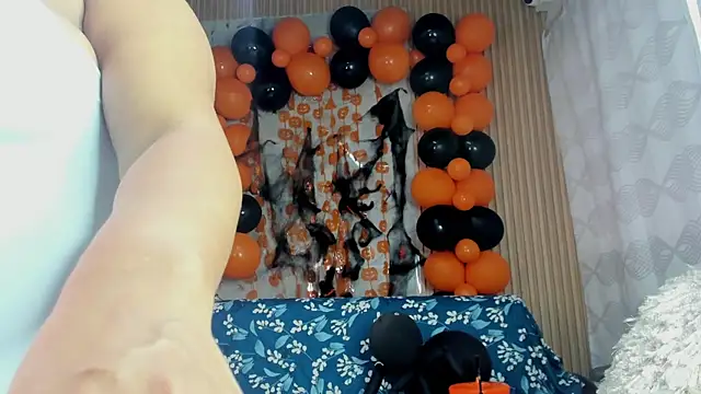 Any topless online show from 27, 10, 2025