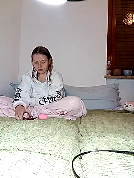 ella grays online show from 6, 11, 2025