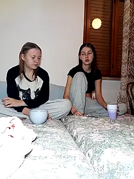 ella grays online show from 14, 10, 2025