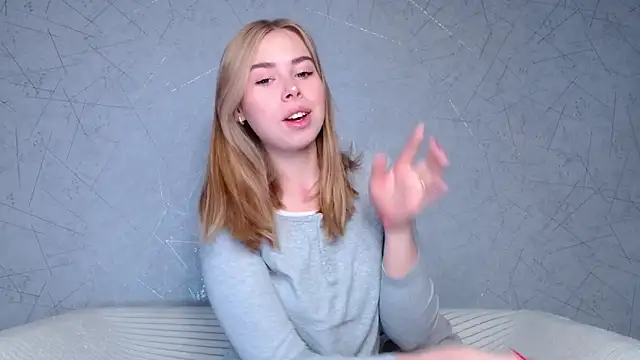 Snapshot of sofiaa_here chatting on 15, 9, 2025 sofiaa here online show from 15, 9, 2025