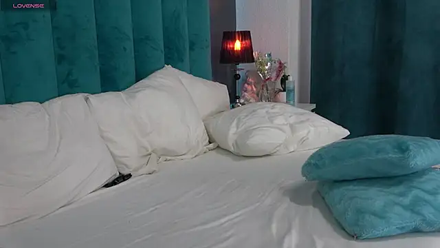 LauraMirage online show from 7, 3, 2025