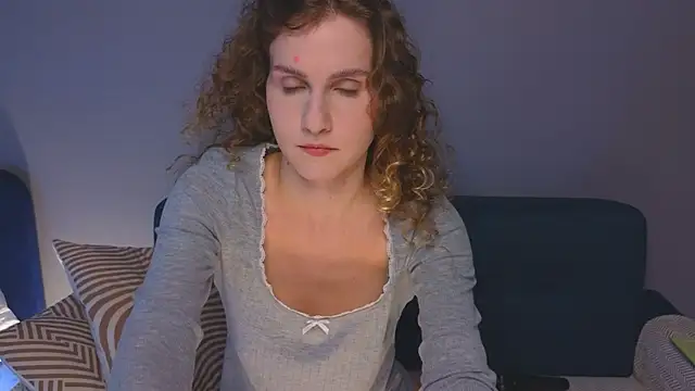 KarinaCurly online show from 5, 2, 2025