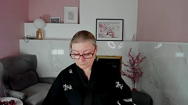 AlexandraKind online show from 4, 10, 2025