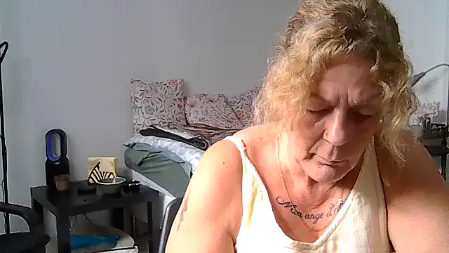 housewife shantie online show from 11, 7, 2026