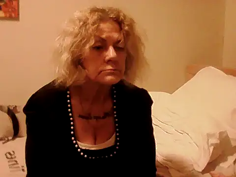 housewife shantie online show from 19, 3, 2026