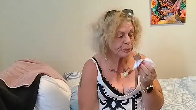housewife shantie online show from 26, 5, 2026