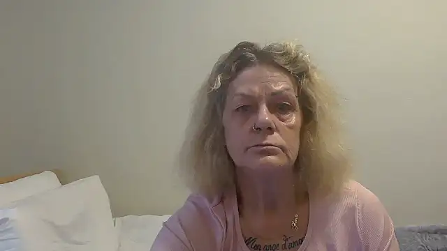 housewife shantie online show from 26, 9, 2025