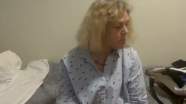 housewife shantie online show from 30, 9, 2025