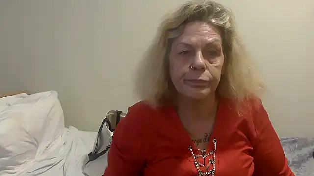 housewife shantie online show from 2, 10, 2025