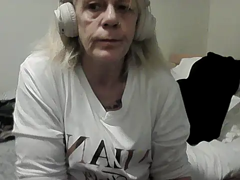 housewife shantie online show from 14, 11, 2025