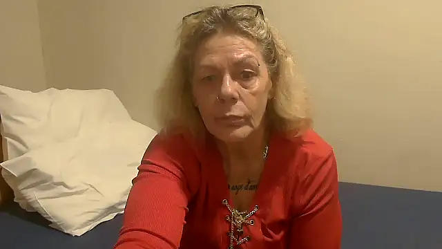 housewife shantie online show from 11, 10, 2025