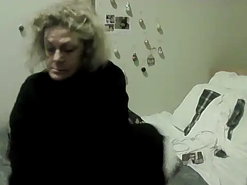 housewife shantie online show from 26, 11, 2025