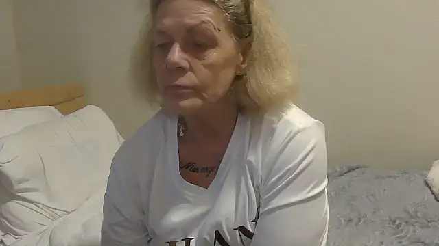 housewife shantie online show from 15, 10, 2025