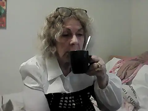 housewife shantie online show from 11, 3, 2026