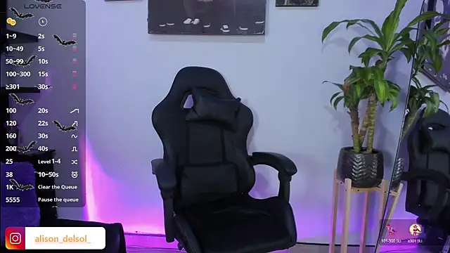 Snapshot of Alisson_Wynter chatting on 6, 10, 2025 Alisson Wynter online show from 6, 10, 2025