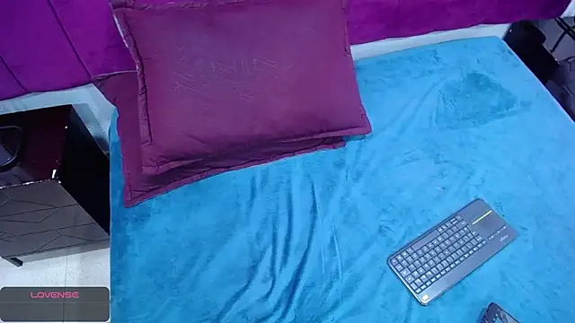 Kylee28 online show from 10, 2, 2025