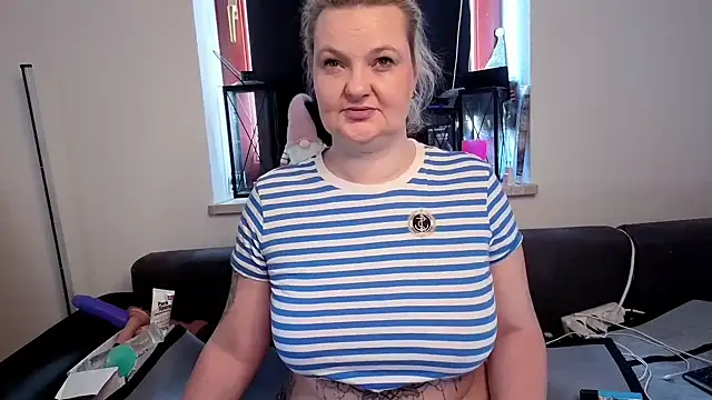 Inked blondi online show from 10, 4, 2026