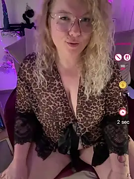 Snapshot of CurvyAnonymousGirl89 chatting on 4, 6, 2026 CurvyAnonymousGirl89 online show from 4, 6, 2026