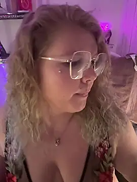 CurvyAnonymousGirl89 online show from 24, 3, 2026