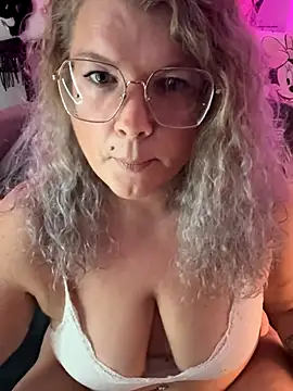 CurvyAnonymousGirl89 online show from 4, 12, 2025