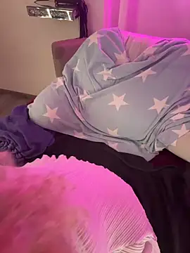 Snapshot of CurvyAnonymousGirl89 chatting on 5, 10, 2025 CurvyAnonymousGirl89 online show from 5, 10, 2025