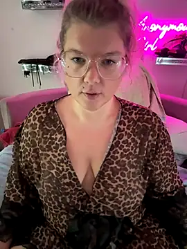 Snapshot of CurvyAnonymousGirl89 chatting on 15, 11, 2025 CurvyAnonymousGirl89 online show from 15, 11, 2025