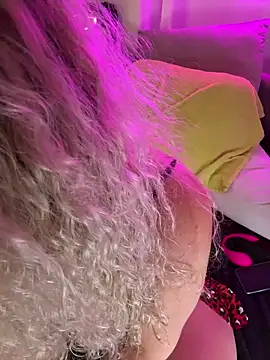 Snapshot of CurvyAnonymousGirl89 chatting on 3, 10, 2025 CurvyAnonymousGirl89 online show from 3, 10, 2025