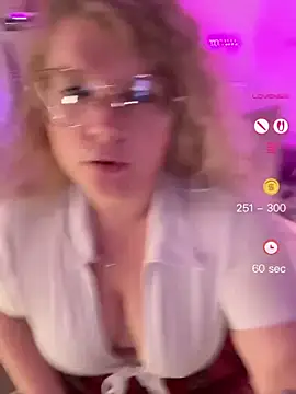 CurvyAnonymousGirl89 online show from 25, 4, 2026