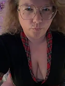 Snapshot of CurvyAnonymousGirl89 chatting on 15, 7, 2026 CurvyAnonymousGirl89 online show from 15, 7, 2026