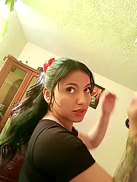 Snapshot of Naomy_veracruz_ chatting on 12, 11, 2025 Naomy veracruz online show from 12, 11, 2025