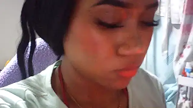 Snapshot of Fariana01 chatting on 27, 5, 2026 Fariana01 online show from 27, 5, 2026