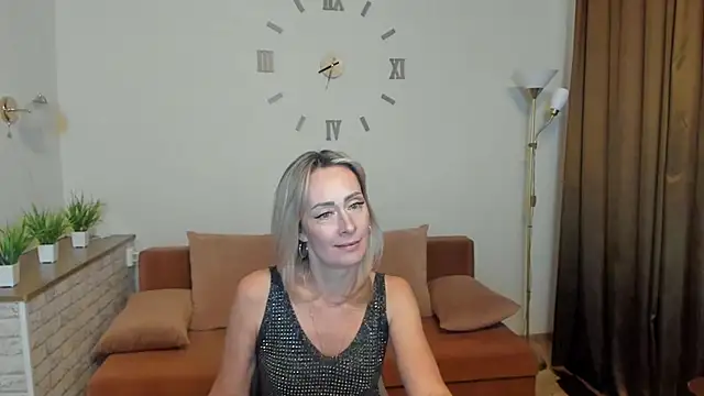 Julia Cherry  online show from 9, 2, 2025