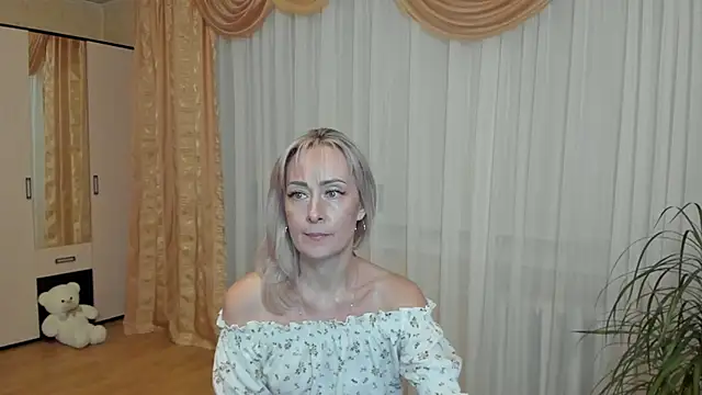 Julia Cherry  online show from 5, 3, 2025