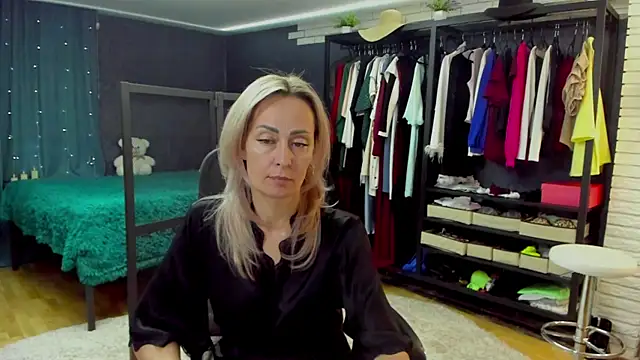 Julia Cherry  online show from 11, 1, 2026