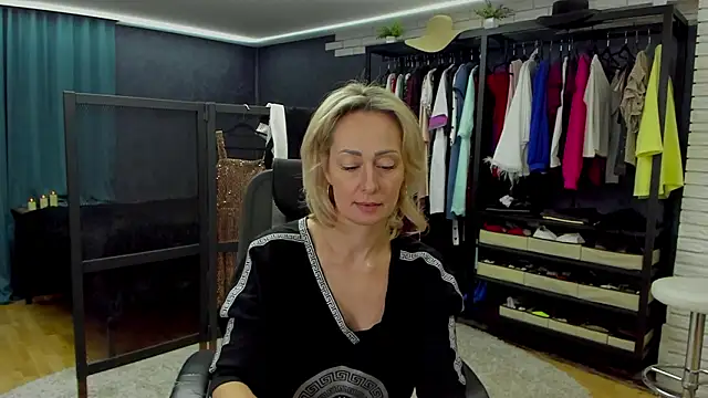 Julia Cherry  online show from 7, 3, 2026